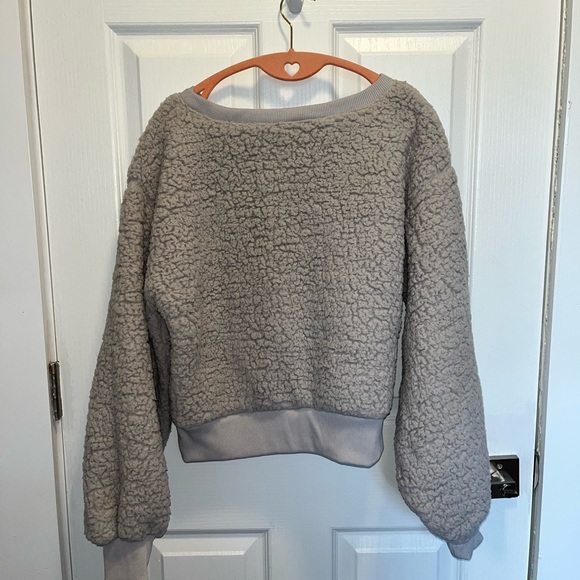 Fuzzy Crop Top Crew Neck - Picture 4 of 4